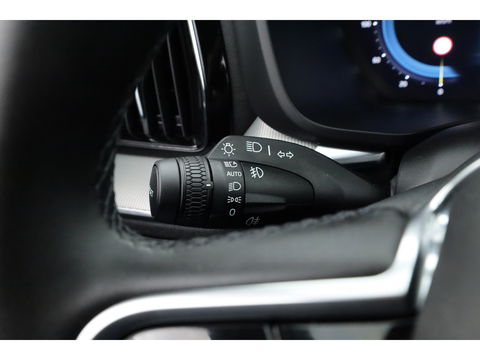 Volvo XC60 2.0 T6 Plug-in hybrid AWD Plus Dark | Pano | Pilot Assist | Head-up | 360cam | Keyless | Harman Kardon | Stoel- Stuurverw. |