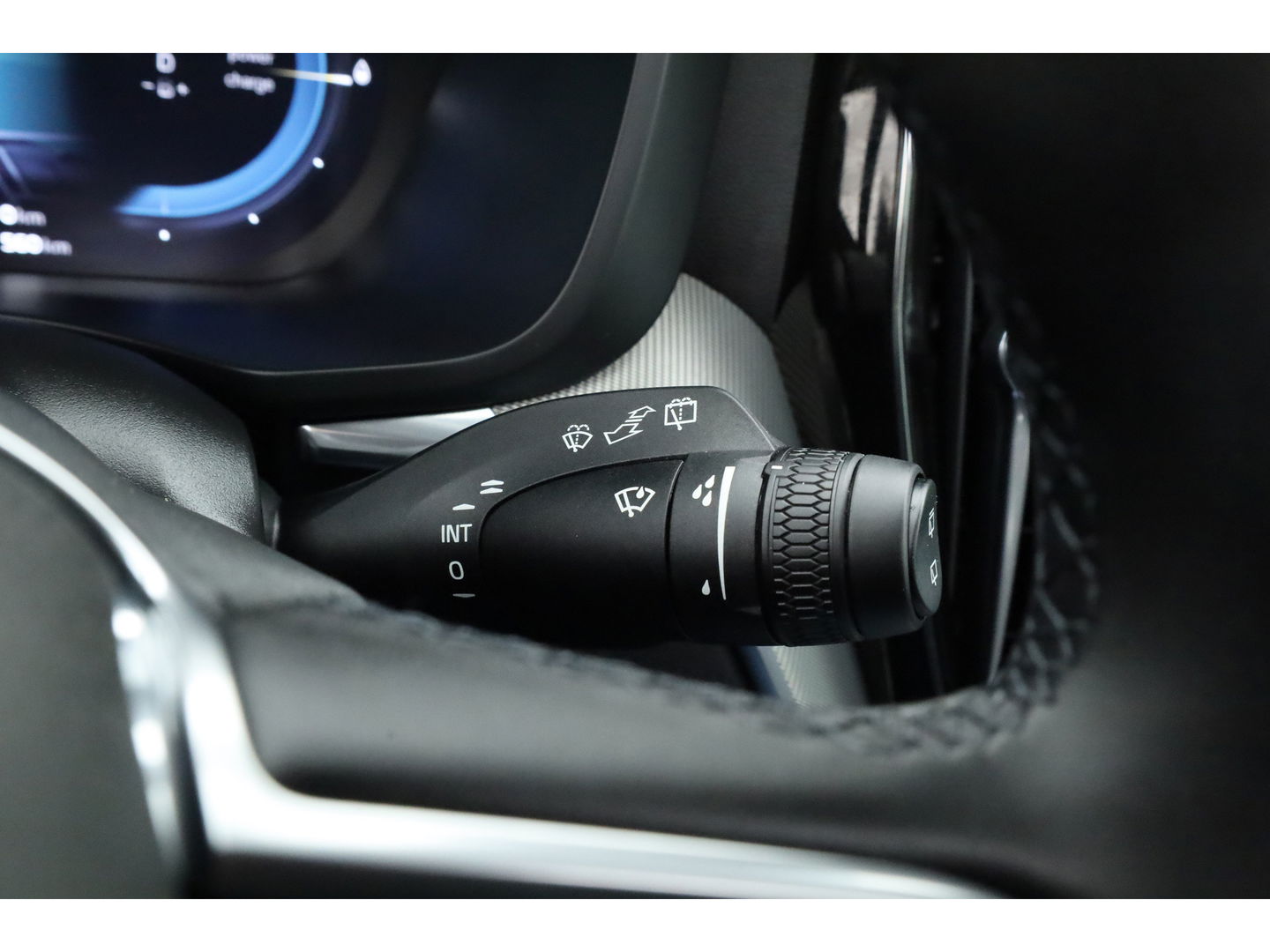 Volvo XC60 2.0 T6 Plug-in hybrid AWD Plus Dark | Pano | Pilot Assist | Head-up | 360cam | Keyless | Harman Kardon | Stoel- Stuurverw. |