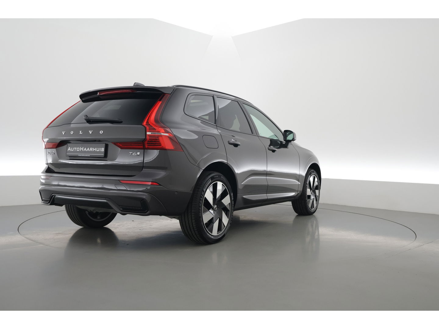 Volvo XC60 2.0 T6 Plug-in hybrid AWD Plus Dark | Pano | Pilot Assist | Head-up | 360cam | Keyless | Harman Kardon | Stoel- Stuurverw. |