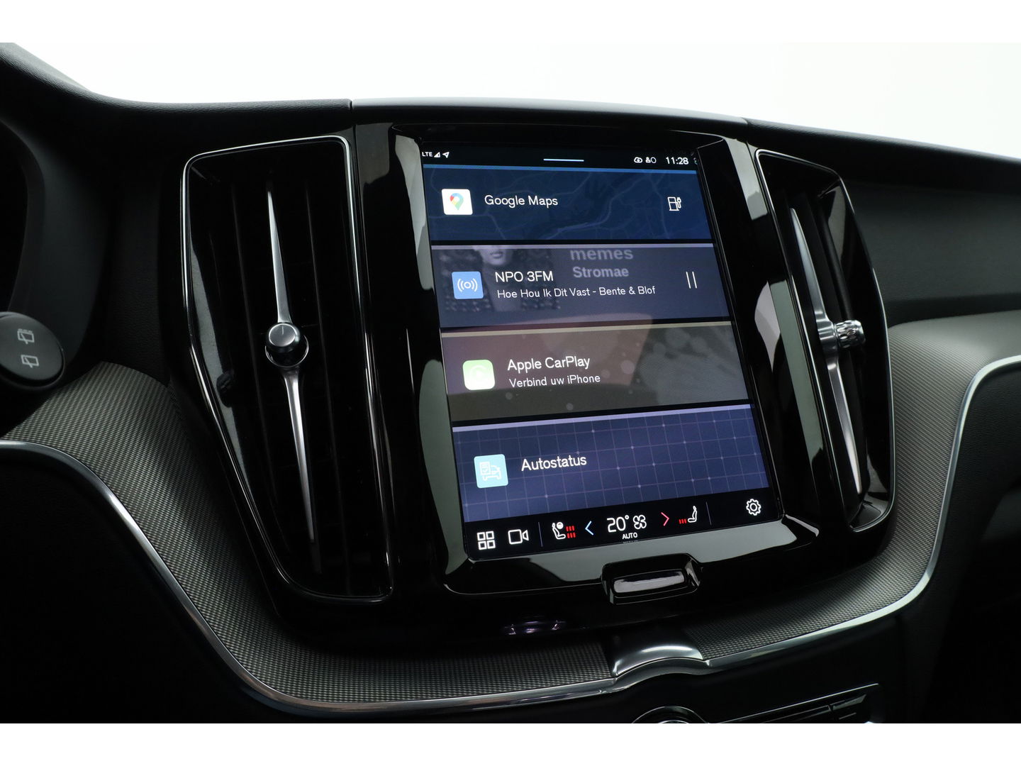 Volvo XC60 2.0 T6 Plug-in hybrid AWD Plus Dark | Pano | Pilot Assist | Head-up | 360cam | Keyless | Harman Kardon | Stoel- Stuurverw. |