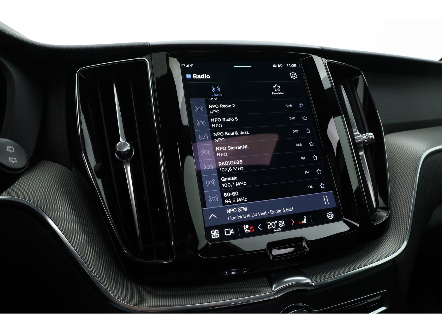 Volvo XC60 2.0 T6 Plug-in hybrid AWD Plus Dark | Pano | Pilot Assist | Head-up | 360cam | Keyless | Harman Kardon | Stoel- Stuurverw. |