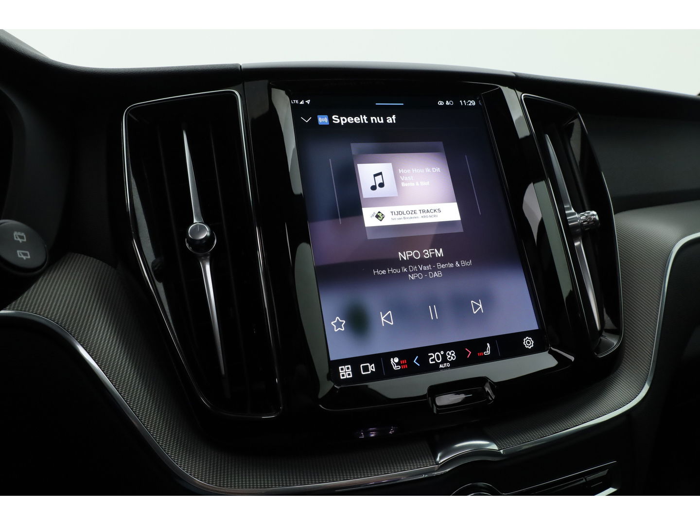 Volvo XC60 2.0 T6 Plug-in hybrid AWD Plus Dark | Pano | Pilot Assist | Head-up | 360cam | Keyless | Harman Kardon | Stoel- Stuurverw. |