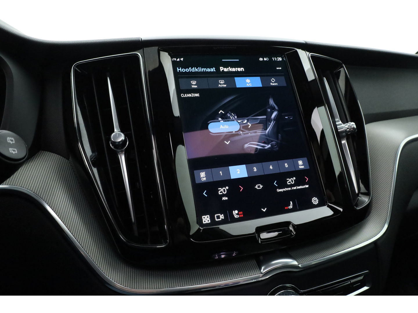 Volvo XC60 2.0 T6 Plug-in hybrid AWD Plus Dark | Pano | Pilot Assist | Head-up | 360cam | Keyless | Harman Kardon | Stoel- Stuurverw. |