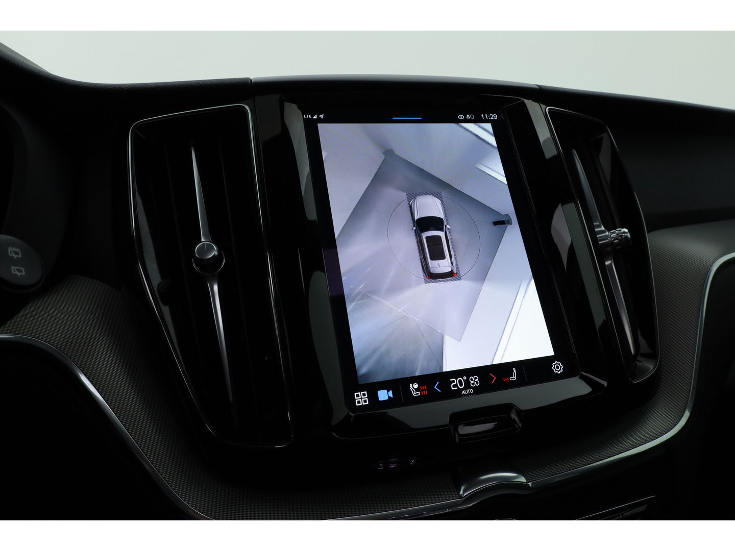 Volvo XC60 2.0 T6 Plug-in hybrid AWD Plus Dark | Pano | Pilot Assist | Head-up | 360cam | Keyless | Harman Kardon | Stoel- Stuurverw. |