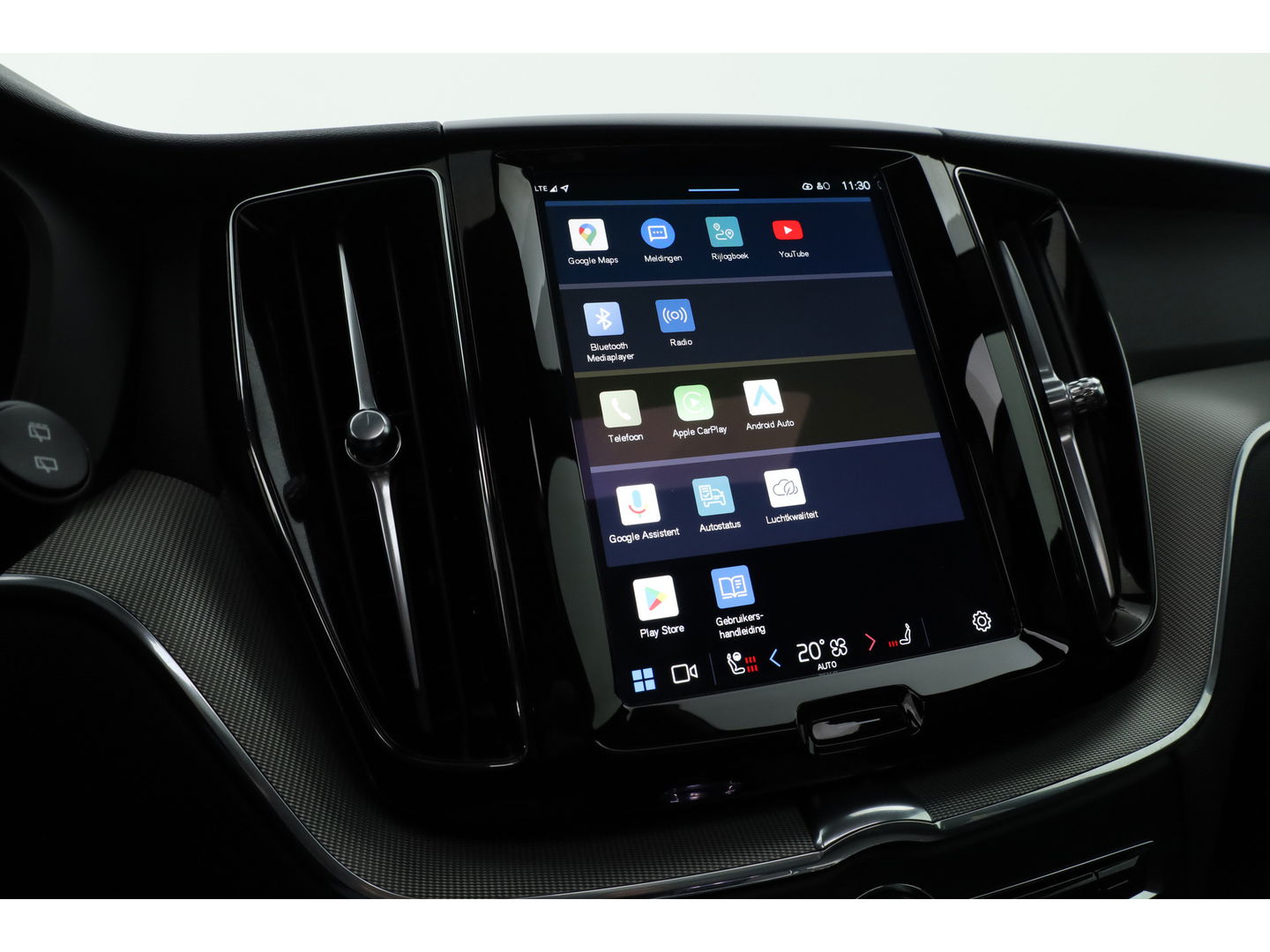 Volvo XC60 2.0 T6 Plug-in hybrid AWD Plus Dark | Pano | Pilot Assist | Head-up | 360cam | Keyless | Harman Kardon | Stoel- Stuurverw. |