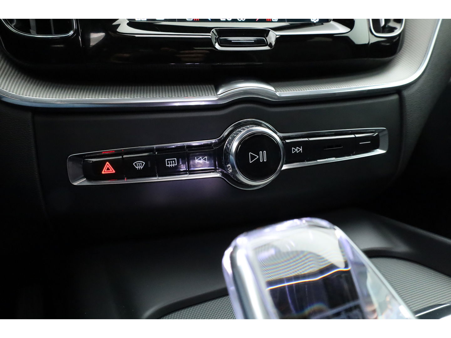 Volvo XC60 2.0 T6 Plug-in hybrid AWD Plus Dark | Pano | Pilot Assist | Head-up | 360cam | Keyless | Harman Kardon | Stoel- Stuurverw. |