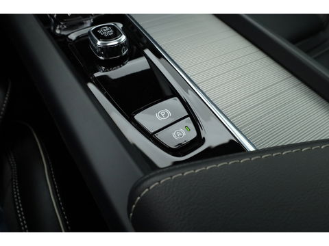 Volvo XC60 2.0 T6 Plug-in hybrid AWD Plus Dark | Pano | Pilot Assist | Head-up | 360cam | Keyless | Harman Kardon | Stoel- Stuurverw. |