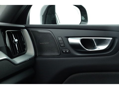 Volvo XC60 2.0 T6 Plug-in hybrid AWD Plus Dark | Pano | Pilot Assist | Head-up | 360cam | Keyless | Harman Kardon | Stoel- Stuurverw. |