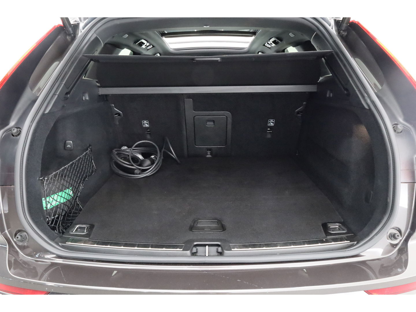 Volvo XC60 2.0 T6 Plug-in hybrid AWD Plus Dark | Pano | Pilot Assist | Head-up | 360cam | Keyless | Harman Kardon | Stoel- Stuurverw. |