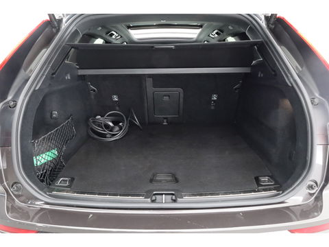 Volvo XC60 2.0 T6 Plug-in hybrid AWD Plus Dark | Pano | Pilot Assist | Head-up | 360cam | Keyless | Harman Kardon | Stoel- Stuurverw. |