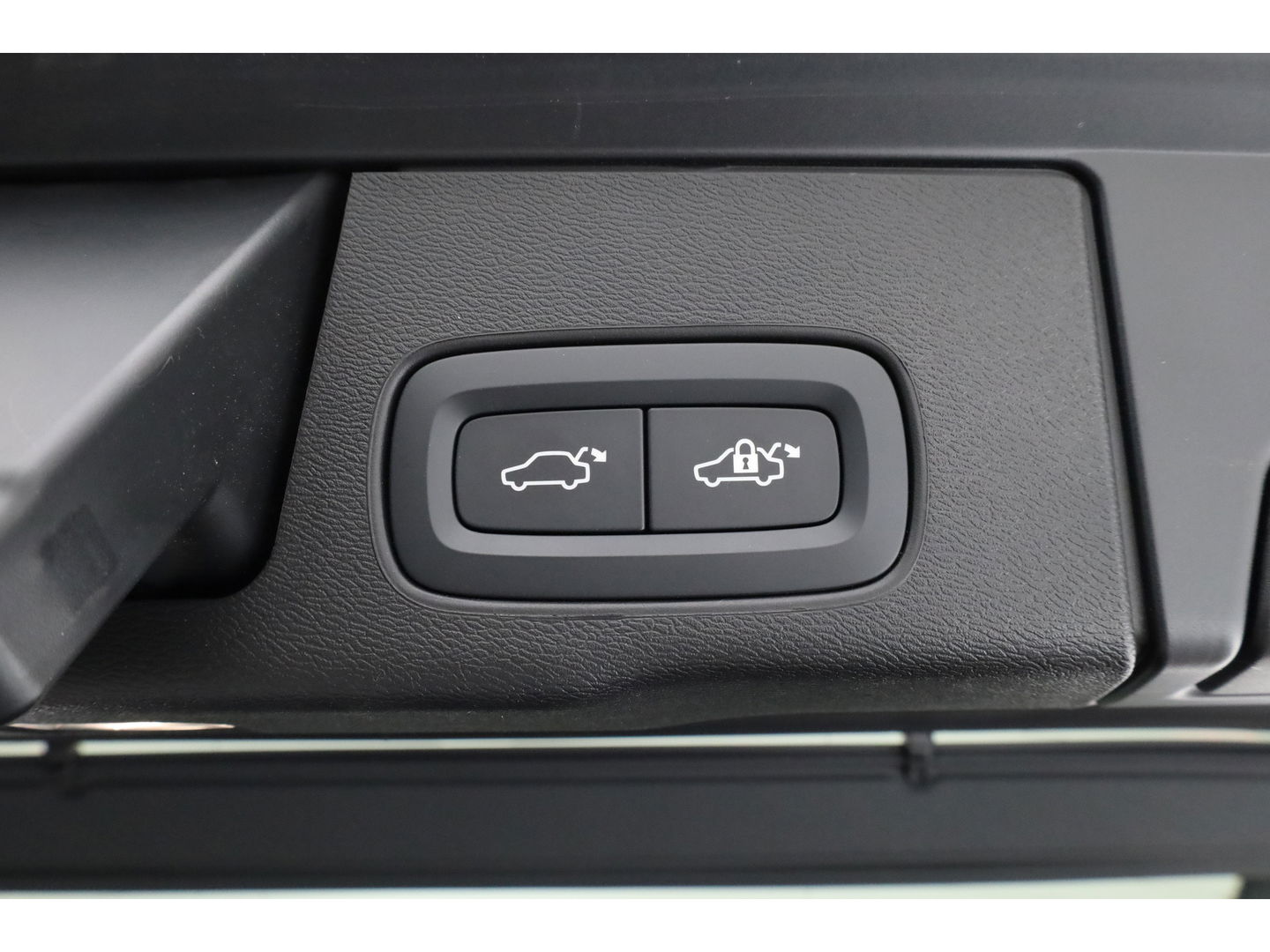 Volvo XC60 2.0 T6 Plug-in hybrid AWD Plus Dark | Pano | Pilot Assist | Head-up | 360cam | Keyless | Harman Kardon | Stoel- Stuurverw. |