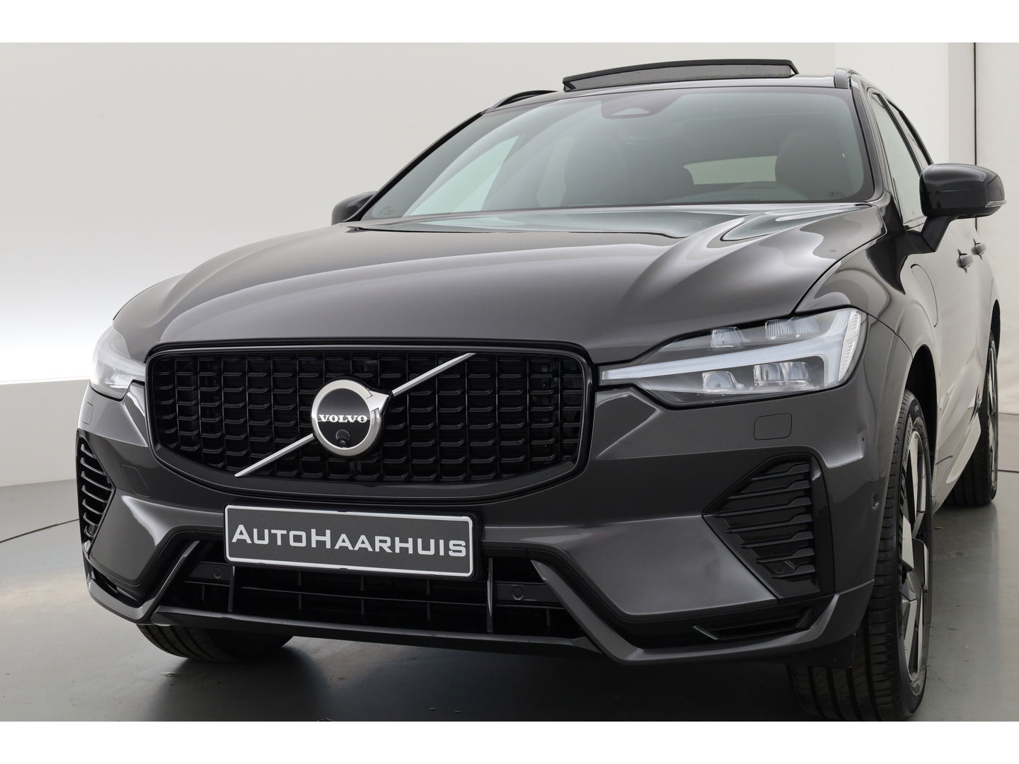 Volvo XC60 2.0 T6 Plug-in hybrid AWD Plus Dark | Pano | Pilot Assist | Head-up | 360cam | Keyless | Harman Kardon | Stoel- Stuurverw. |