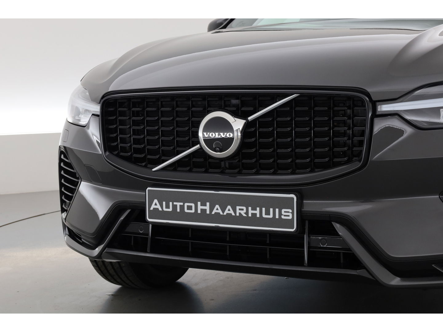Volvo XC60 2.0 T6 Plug-in hybrid AWD Plus Dark | Pano | Pilot Assist | Head-up | 360cam | Keyless | Harman Kardon | Stoel- Stuurverw. |
