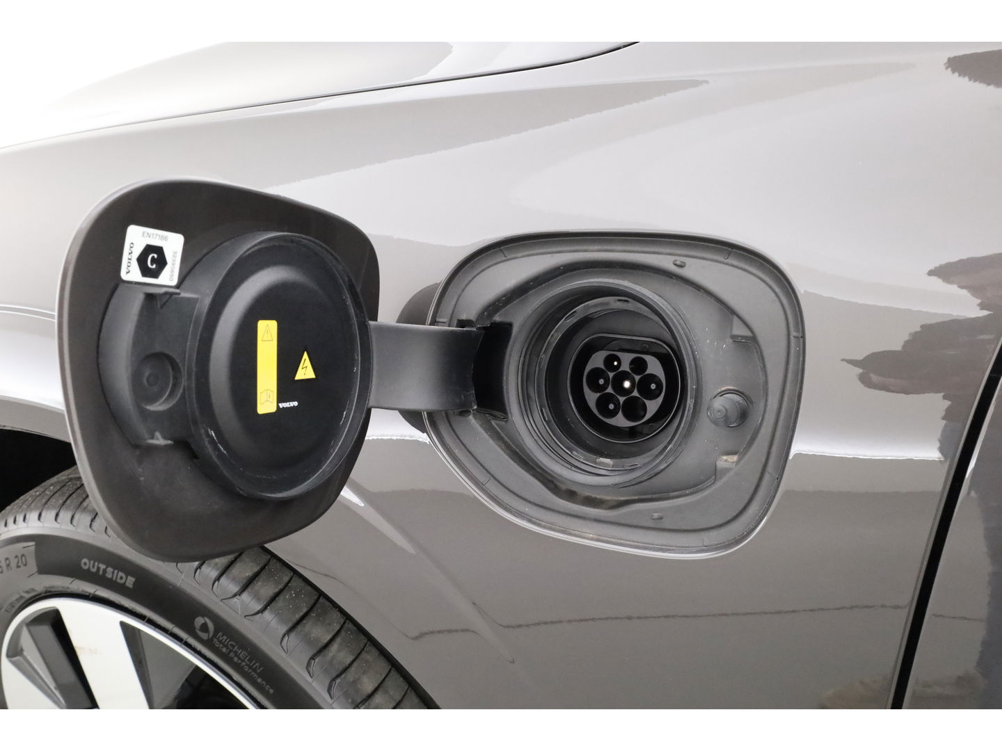 Volvo XC60 2.0 T6 Plug-in hybrid AWD Plus Dark | Pano | Pilot Assist | Head-up | 360cam | Keyless | Harman Kardon | Stoel- Stuurverw. |