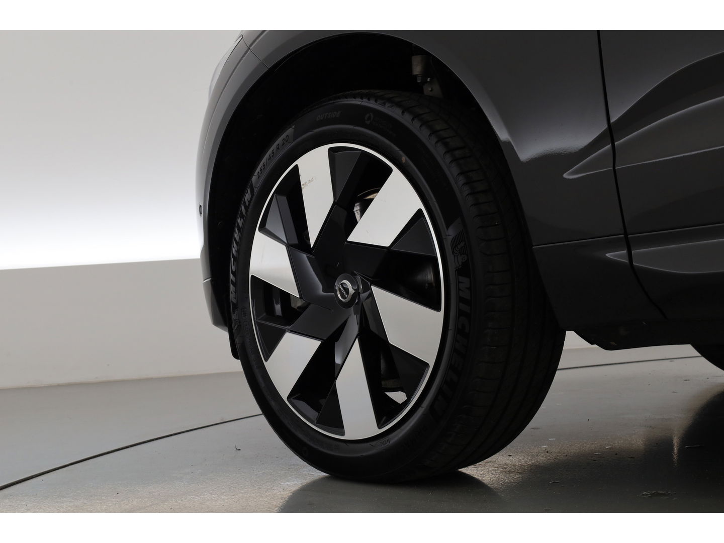 Volvo XC60 2.0 T6 Plug-in hybrid AWD Plus Dark | Pano | Pilot Assist | Head-up | 360cam | Keyless | Harman Kardon | Stoel- Stuurverw. |