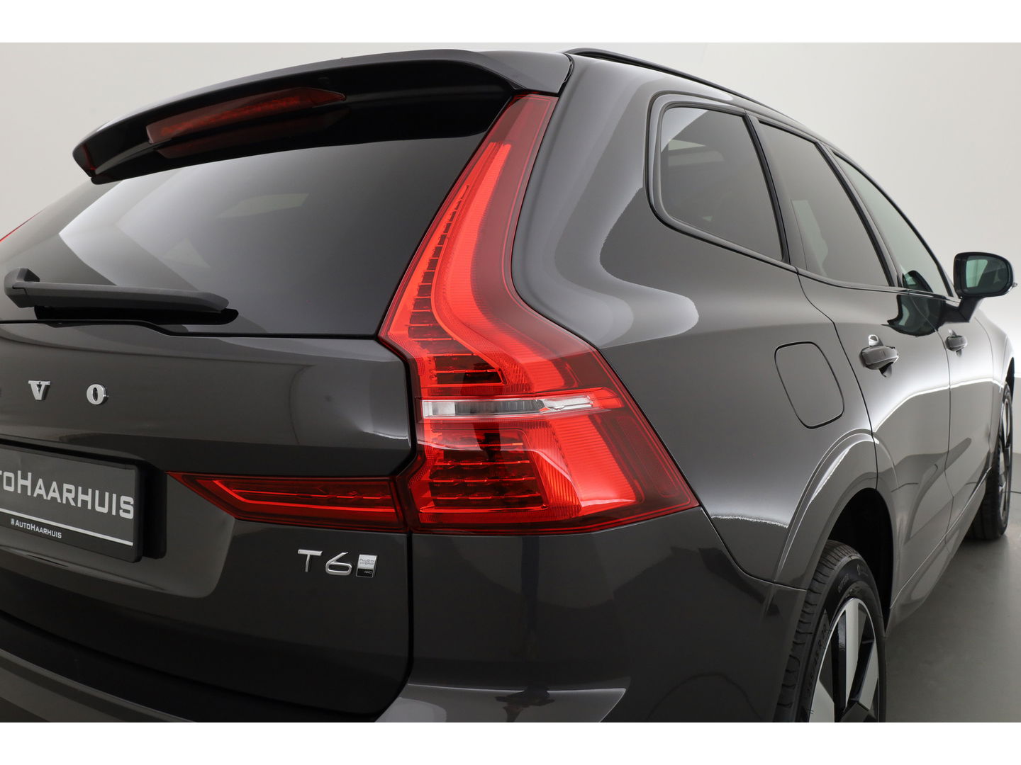 Volvo XC60 2.0 T6 Plug-in hybrid AWD Plus Dark | Pano | Pilot Assist | Head-up | 360cam | Keyless | Harman Kardon | Stoel- Stuurverw. |