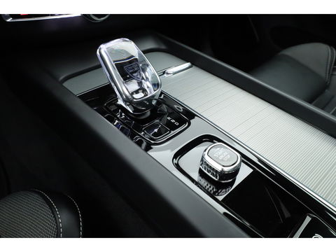 Volvo XC60 2.0 T6 Plug-in hybrid AWD Plus Dark | Pano | Pilot Assist | Head-up | 360cam | Keyless | Harman Kardon | Stoel- Stuurverw. |