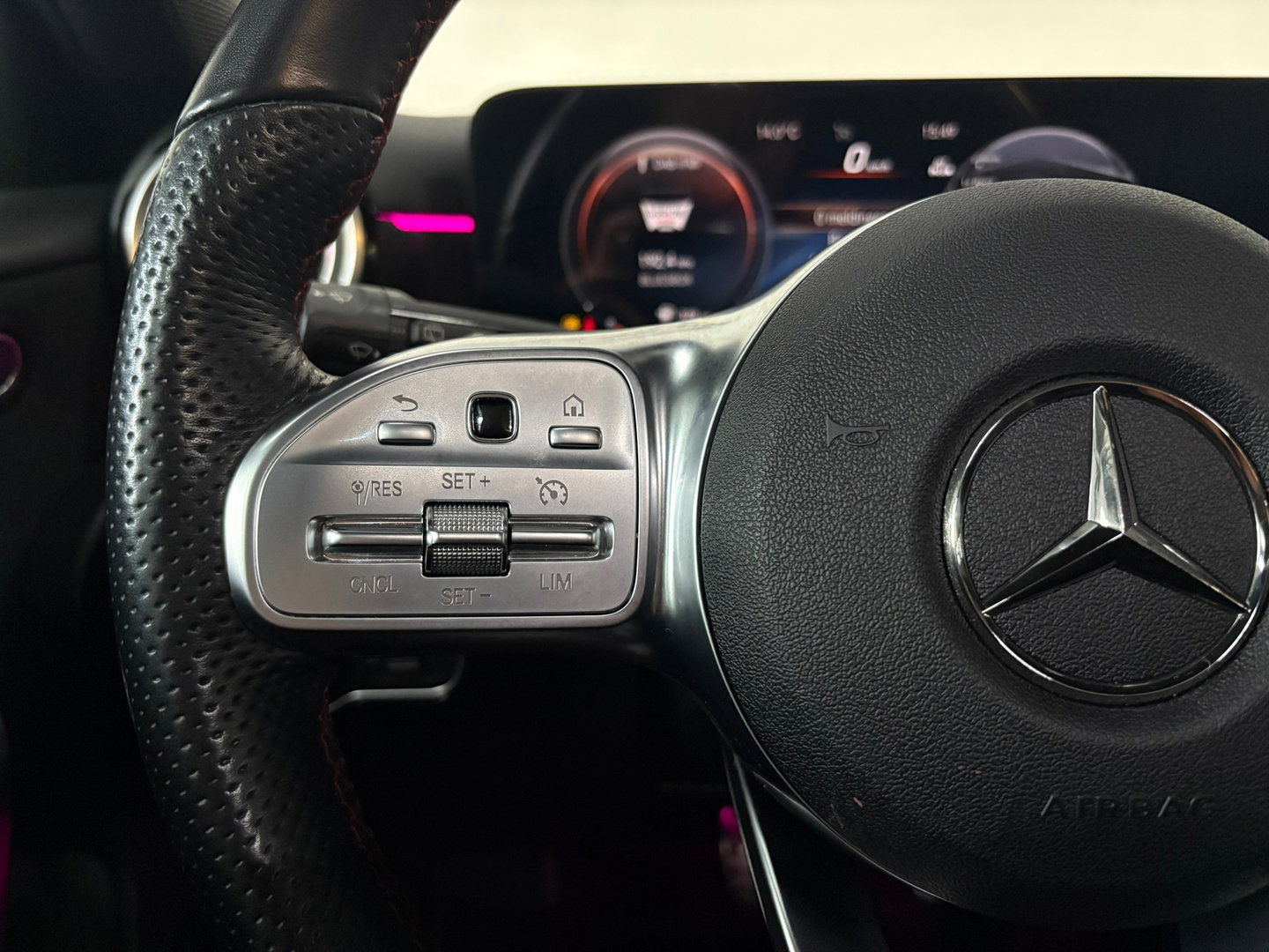 Mercedes-Benz A-Klasse 180 AMG Line*Sfeer*Pano*Cam