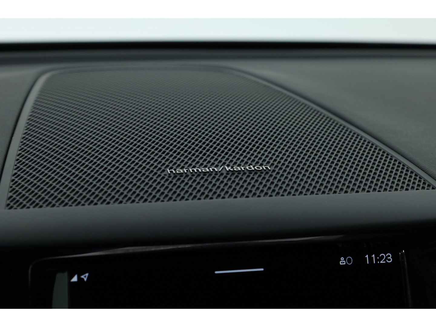 Volvo XC60 2.0 T8 Plug-in hybrid AWD Plus Black Edition | Pano | Memory Seats | H&K Audio | 360cam | Pilot Assist | 4x Stoelverw. | Bliss | Google Info.