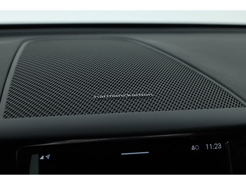 Volvo XC60 2.0 T8 Plug-in hybrid AWD Plus Black Edition | Pano | Memory Seats | H&K Audio | 360cam | Pilot Assist | 4x Stoelverw. | Bliss | Google Info.