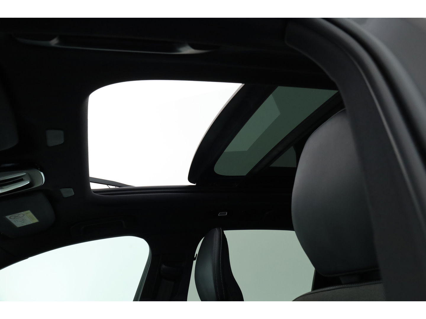 Volvo XC60 2.0 T8 Plug-in hybrid AWD Plus Black Edition | Pano | Memory Seats | H&K Audio | 360cam | Pilot Assist | 4x Stoelverw. | Bliss | Google Info.