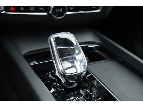 Volvo XC60 2.0 T8 Plug-in hybrid AWD Plus Black Edition | Pano | Memory Seats | H&K Audio | 360cam | Pilot Assist | 4x Stoelverw. | Bliss | Google Info.