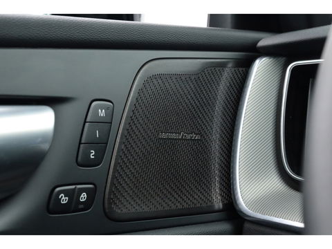Volvo XC60 2.0 T8 Plug-in hybrid AWD Plus Black Edition | Pano | Memory Seats | H&K Audio | 360cam | Pilot Assist | 4x Stoelverw. | Bliss | Google Info.