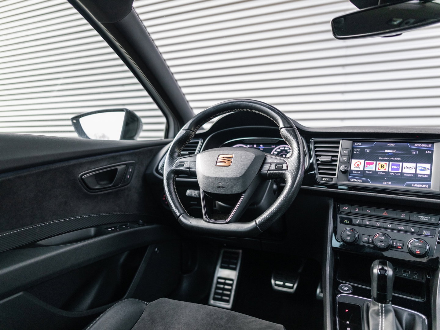 SEAT Leon ST CUPRA 300 4DRIVE PERFORMANCE PANO BREMBO BEATS