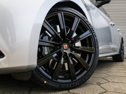 SEAT Leon ST CUPRA 300 4DRIVE PERFORMANCE PANO BREMBO BEATS