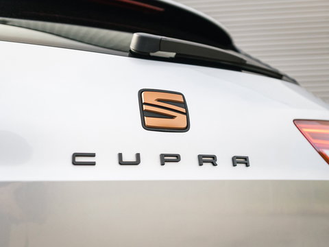 SEAT Leon ST CUPRA 300 4DRIVE PERFORMANCE PANO BREMBO BEATS