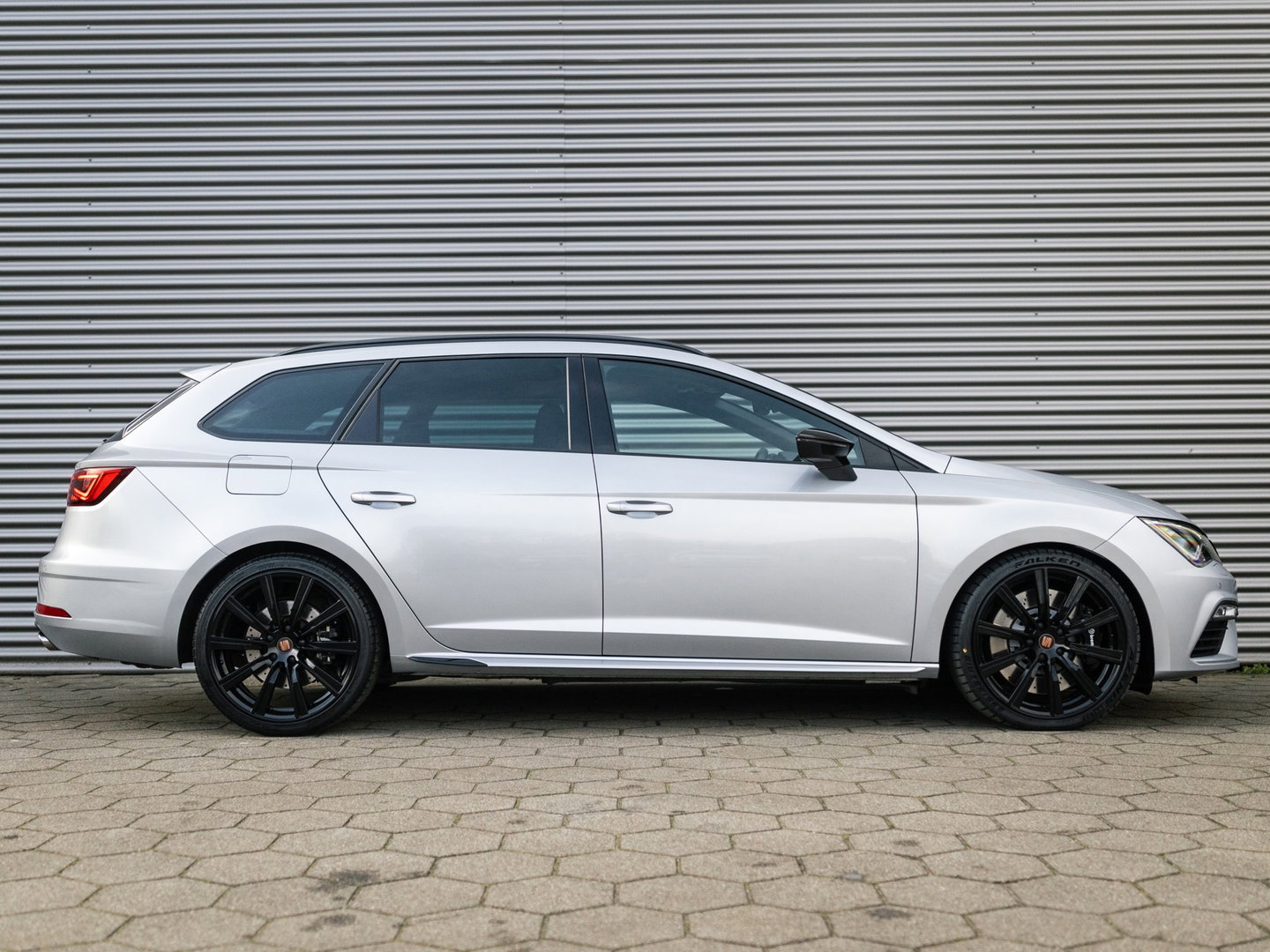 SEAT Leon ST CUPRA 300 4DRIVE PERFORMANCE PANO BREMBO BEATS