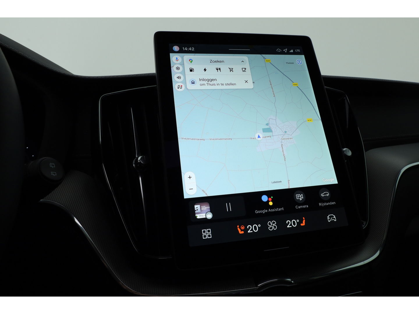 Volvo XC60 2.0 T8 Plug-in hybrid AWD Ultra Black Edition | Facelift | Trekhaak |  Luchtvering | 22 inch | HUD | Pano |