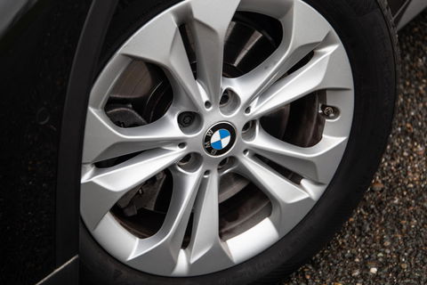 BMW X1 xDrive25e Executive CAMERA / CARPLAY / AUTOMAAT / LEDER / LED / CRUISE CONTROLE / STOELVERWARMING