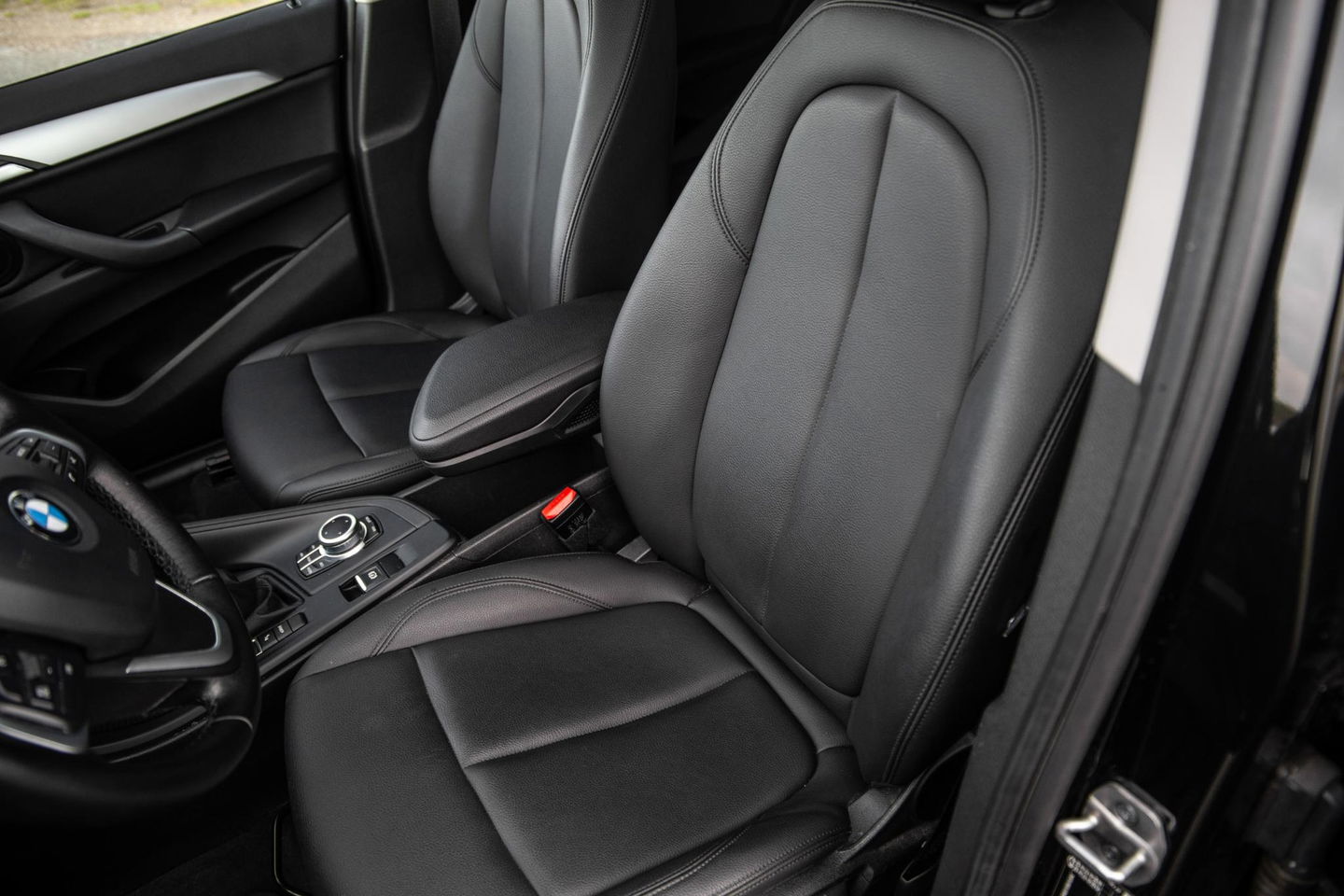 BMW X1 xDrive25e Executive CAMERA / CARPLAY / AUTOMAAT / LEDER / LED / CRUISE CONTROLE / STOELVERWARMING