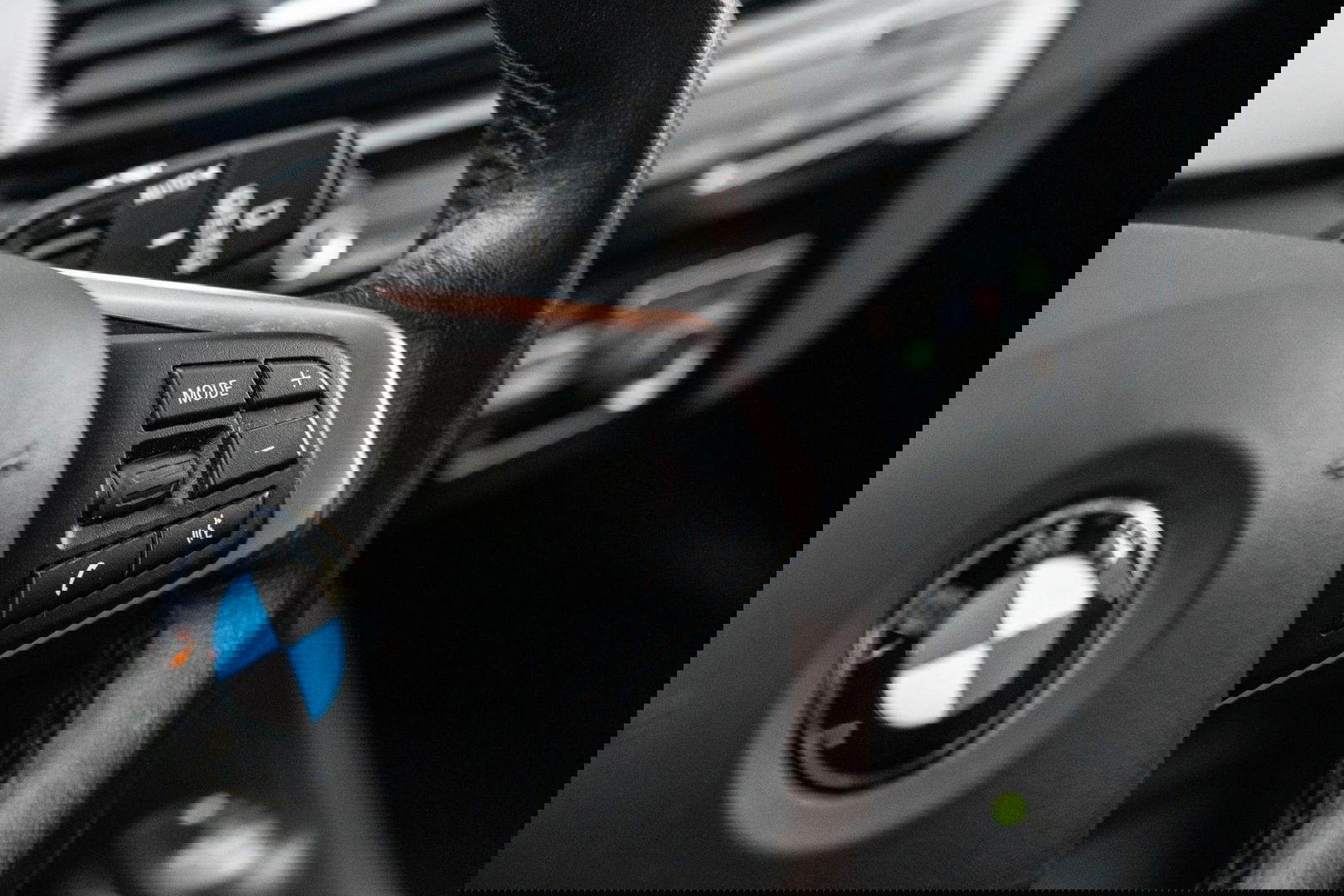 BMW X1 xDrive25e Executive CAMERA / CARPLAY / AUTOMAAT / LEDER / LED / CRUISE CONTROLE / STOELVERWARMING