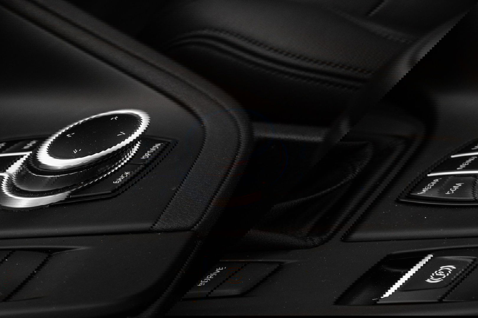 BMW X1 xDrive25e Executive CAMERA / CARPLAY / AUTOMAAT / LEDER / LED / CRUISE CONTROLE / STOELVERWARMING