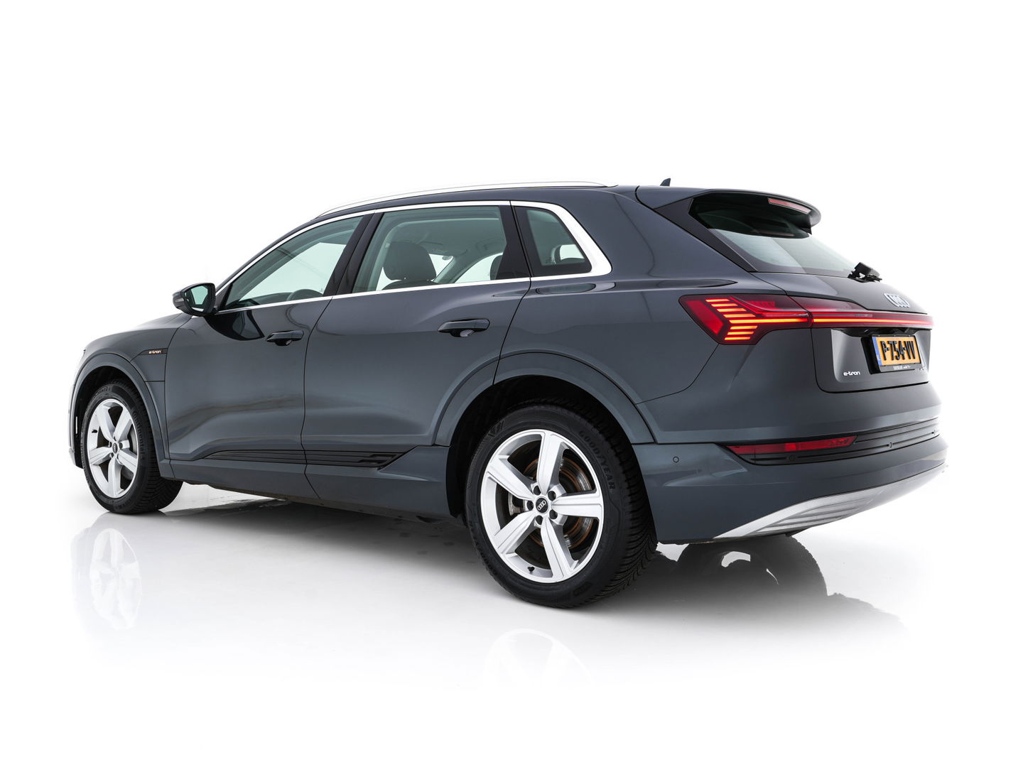 Audi e-tron 55 quattro Advanced edition Plus 95 kWh (3-Fase-11 kW) {SOH-93%} (INCL-BTW) Aut.*HEATPUMP | LEATHER | ADAPTIVE-CRUISE | FULL-LED | DIGI-COCKPIT | KEYLESS | MEMORY-PACK | CAMERA | NAVI-FULLMAP | SHIFTPADDLES | DAB+ | HEATED-COMFORTSEATS | DRIVE-SELECT | 20