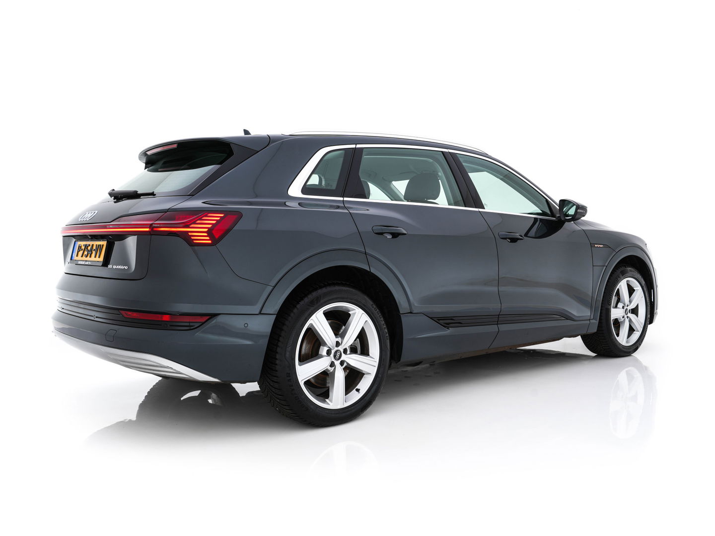 Audi e-tron 55 quattro Advanced edition Plus 95 kWh (3-Fase-11 kW) {SOH-93%} (INCL-BTW) Aut.*HEATPUMP | LEATHER | ADAPTIVE-CRUISE | FULL-LED | DIGI-COCKPIT | KEYLESS | MEMORY-PACK | CAMERA | NAVI-FULLMAP | SHIFTPADDLES | DAB+ | HEATED-COMFORTSEATS | DRIVE-SELECT | 20