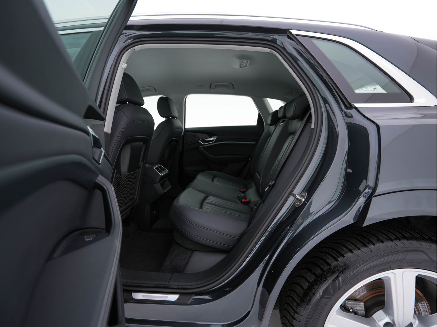 Audi e-tron 55 quattro Advanced edition Plus 95 kWh (3-Fase-11 kW) {SOH-93%} (INCL-BTW) Aut.*HEATPUMP | LEATHER | ADAPTIVE-CRUISE | FULL-LED | DIGI-COCKPIT | KEYLESS | MEMORY-PACK | CAMERA | NAVI-FULLMAP | SHIFTPADDLES | DAB+ | HEATED-COMFORTSEATS | DRIVE-SELECT | 20