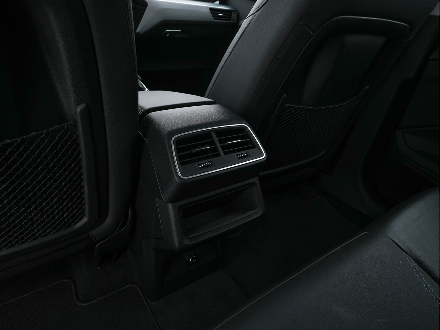 Audi e-tron 55 quattro Advanced edition Plus 95 kWh (3-Fase-11 kW) {SOH-93%} (INCL-BTW) Aut.*HEATPUMP | LEATHER | ADAPTIVE-CRUISE | FULL-LED | DIGI-COCKPIT | KEYLESS | MEMORY-PACK | CAMERA | NAVI-FULLMAP | SHIFTPADDLES | DAB+ | HEATED-COMFORTSEATS | DRIVE-SELECT | 20