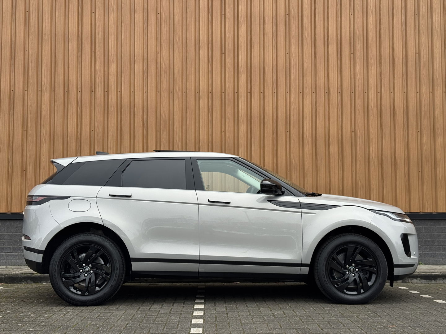 Land Rover Range Rover Evoque 2.0 D200 AWD R-Dynamic | Panoramadak | Schuif / Kanteldak | Adaptieve Cruise Control | Lane Assist | Apple Carplay | Android Auto | Leder | Camera |