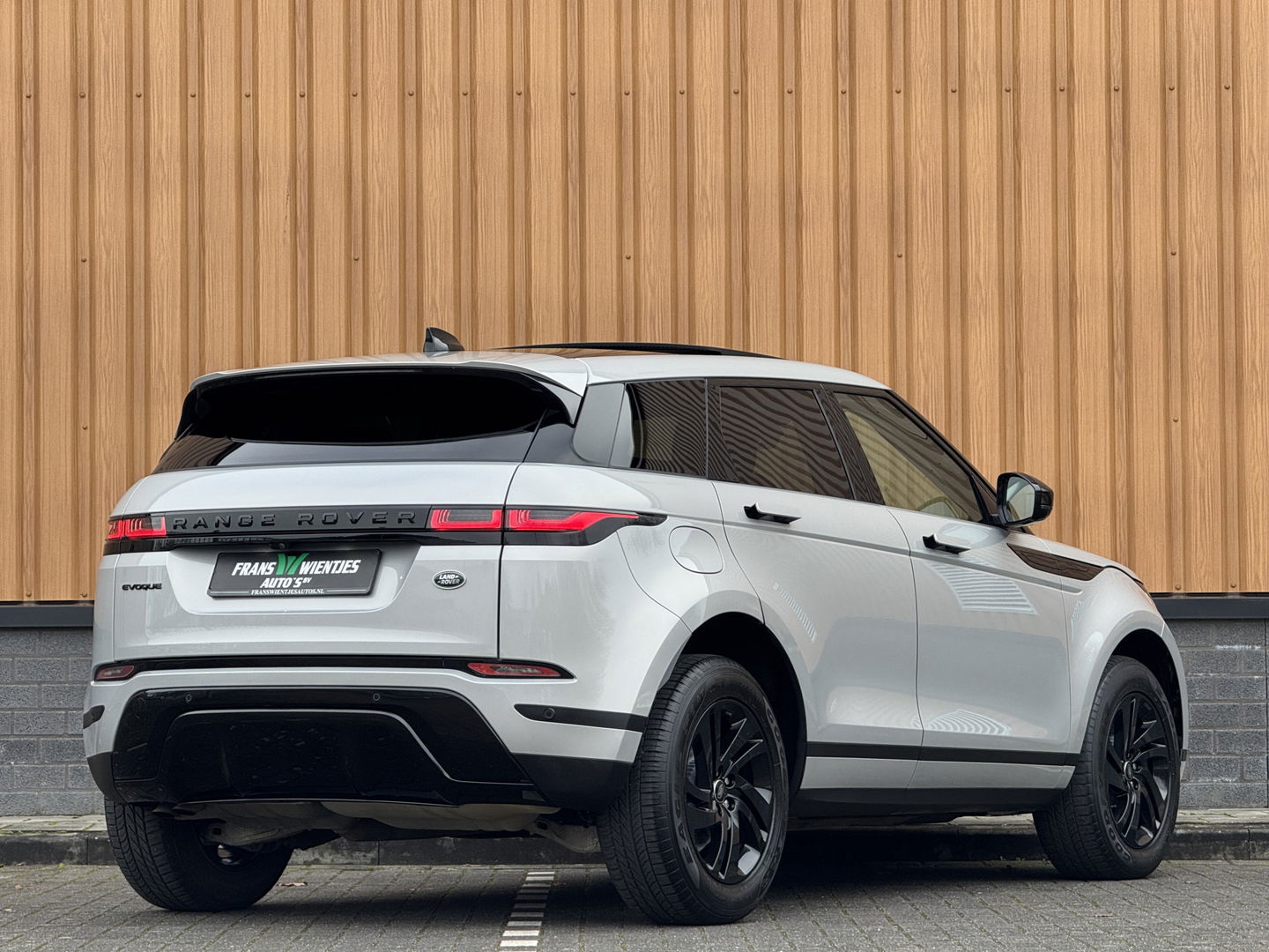 Land Rover Range Rover Evoque 2.0 D200 AWD R-Dynamic | Panoramadak | Schuif / Kanteldak | Adaptieve Cruise Control | Lane Assist | Apple Carplay | Android Auto | Leder | Camera |