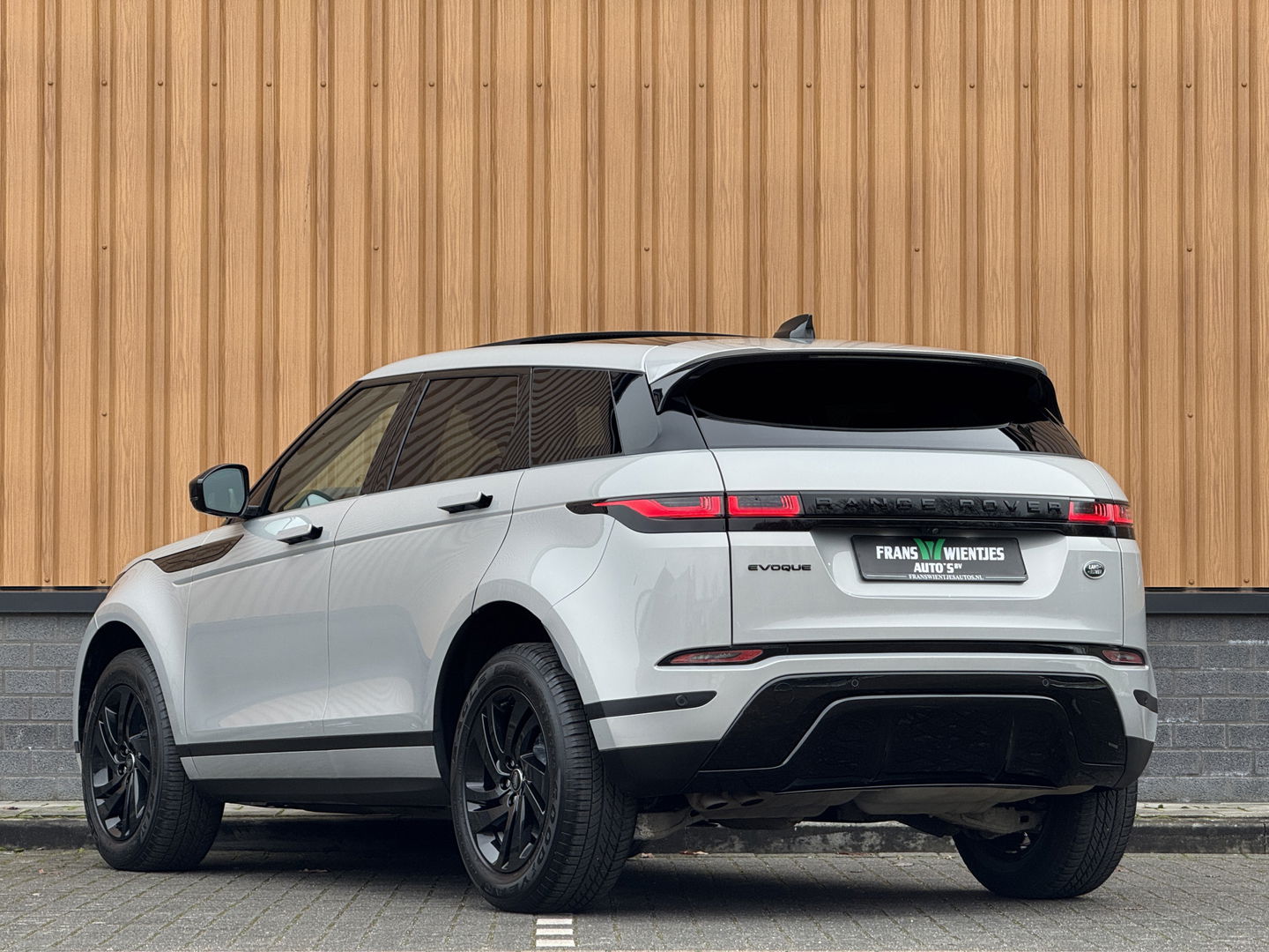 Land Rover Range Rover Evoque 2.0 D200 AWD R-Dynamic | Panoramadak | Schuif / Kanteldak | Adaptieve Cruise Control | Lane Assist | Apple Carplay | Android Auto | Leder | Camera |