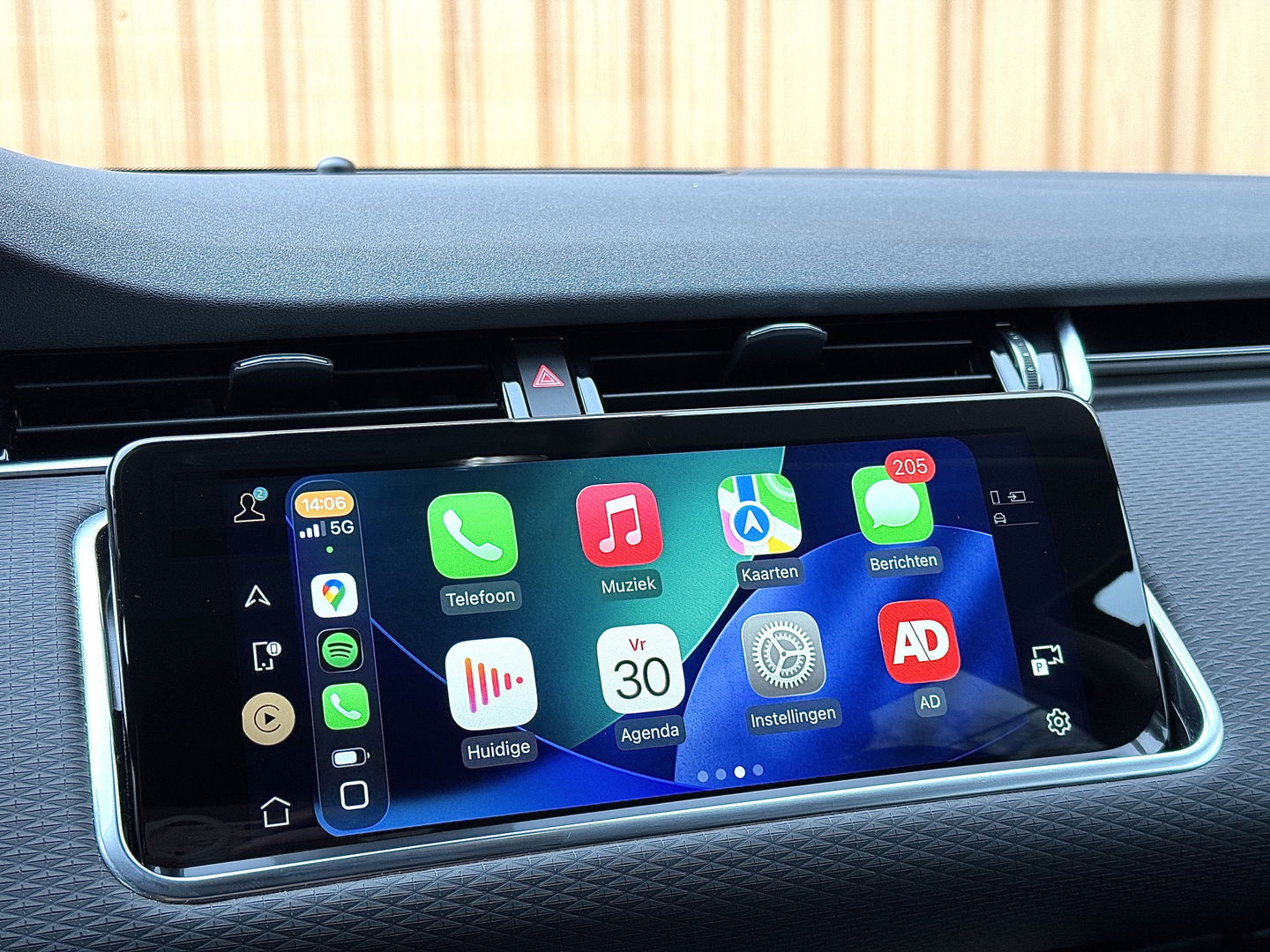 Land Rover Range Rover Evoque 2.0 D200 AWD R-Dynamic | Panoramadak | Schuif / Kanteldak | Adaptieve Cruise Control | Lane Assist | Apple Carplay | Android Auto | Leder | Camera |