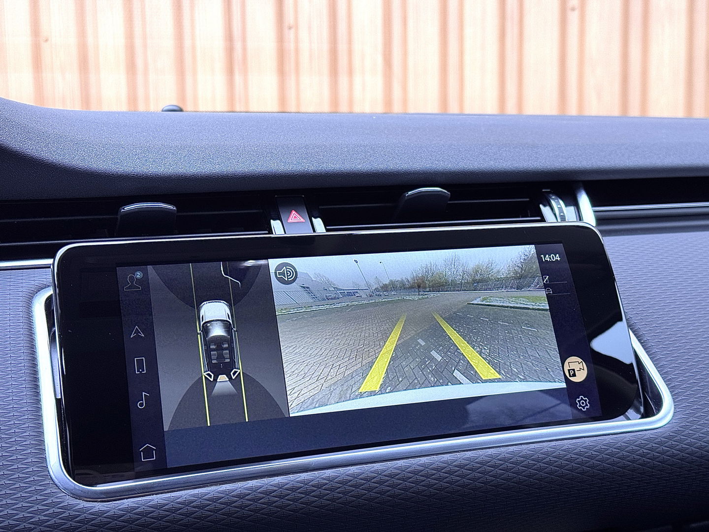 Land Rover Range Rover Evoque 2.0 D200 AWD R-Dynamic | Panoramadak | Schuif / Kanteldak | Adaptieve Cruise Control | Lane Assist | Apple Carplay | Android Auto | Leder | Camera |