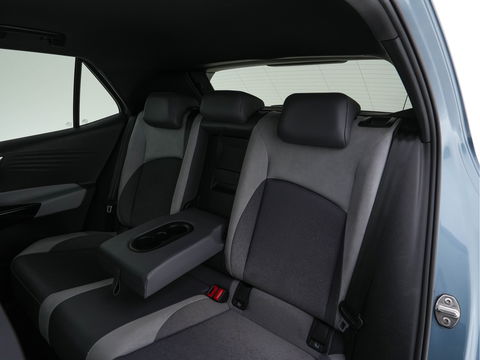 Volkswagen ID.3 Business 58 kWh [ 3-Fase-11kW ] {SOH-87%} (INCL-BTW)  *FULL-LED | AMBIENTLIGHT | KEYLESS | NAVI-FULLMAP | DAB | CARPLAY | CCS-FASTLOADER | CAMERA | HEATED-COMFORTSEATS | DAB+ | DIGI-COCKPIT | ECC | PRIVACYGLASS | PDC | 18''ALU*