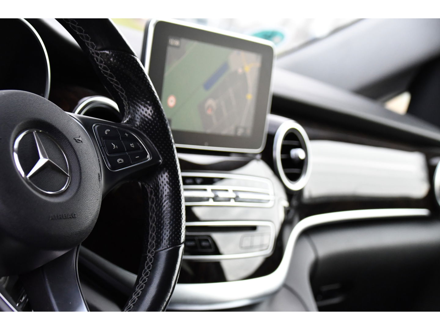 Mercedes-Benz V-Klasse 250d Lang DC Avantgarde Edition Full options! Cruise, 360 Camera, 2 x Electrische deur, Leder, Stoelverwarming, Trekhaak, LED, 190pk, Uniek!