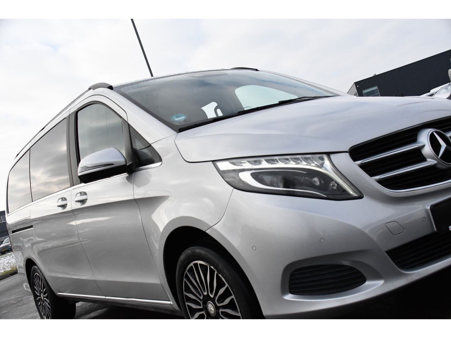 Mercedes-Benz V-Klasse 250d Lang DC Avantgarde Edition Full options! Cruise, 360 Camera, 2 x Electrische deur, Leder, Stoelverwarming, Trekhaak, LED, 190pk, Uniek!