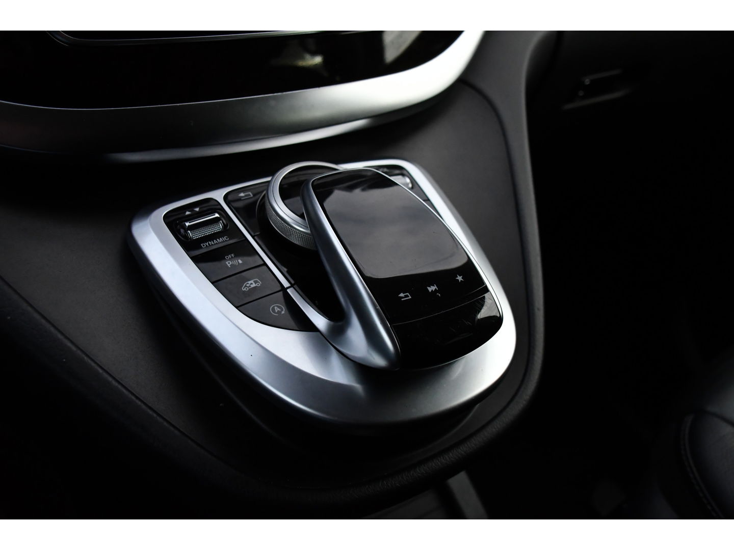 Mercedes-Benz V-Klasse 250d Lang DC Avantgarde Edition Full options! Cruise, 360 Camera, 2 x Electrische deur, Leder, Stoelverwarming, Trekhaak, LED, 190pk, Uniek!