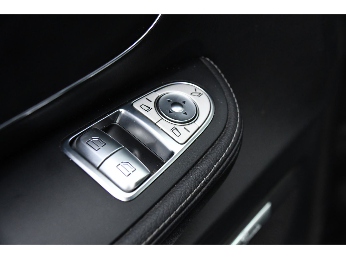 Mercedes-Benz V-Klasse 250d Lang DC Avantgarde Edition Full options! Cruise, 360 Camera, 2 x Electrische deur, Leder, Stoelverwarming, Trekhaak, LED, 190pk, Uniek!